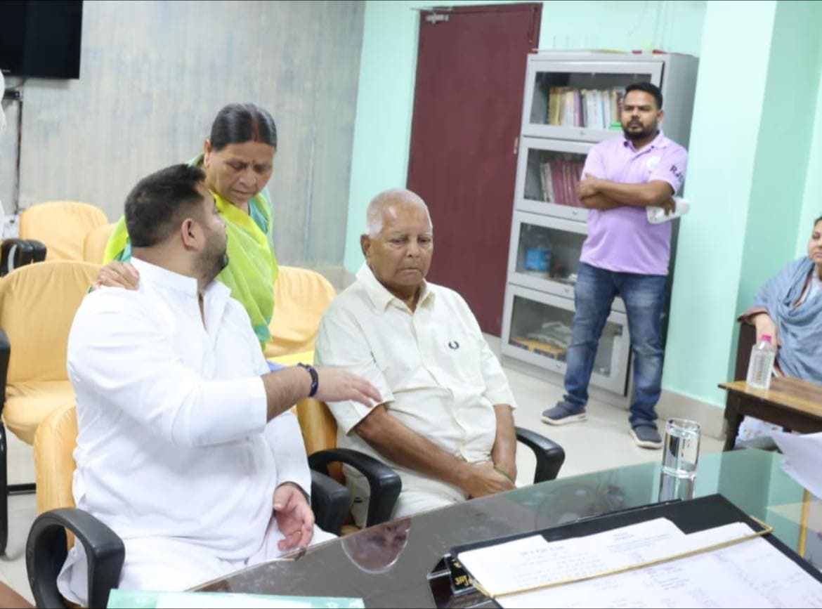 IRCTC Scam Case: Lalu Prasad Yadav की याचिका पर Delhi High Court ने CBI को नोटिस दिया